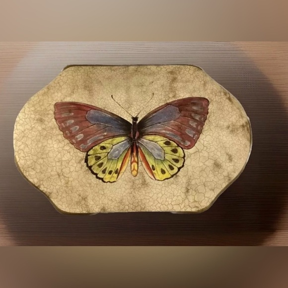 Echo Point ceramic colorful butterfly trinket box decor - Picture 1 of 6